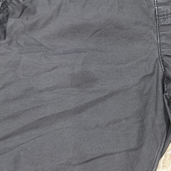 Old Navy 3 Pack Shorts Bundle in Tan, Gray & Army Green in Size 4T - Picture 3 of 10